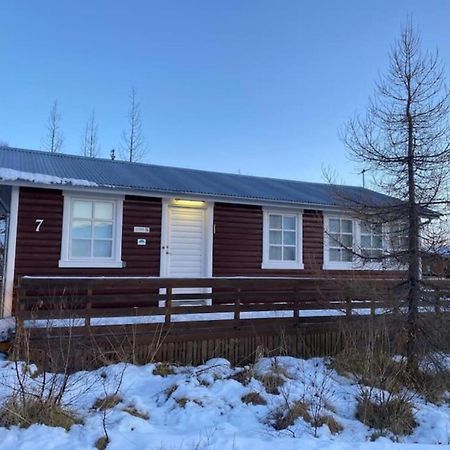 Cozy 2 Bedroom Cottage With Hot Tub Акурейри Экстерьер фото