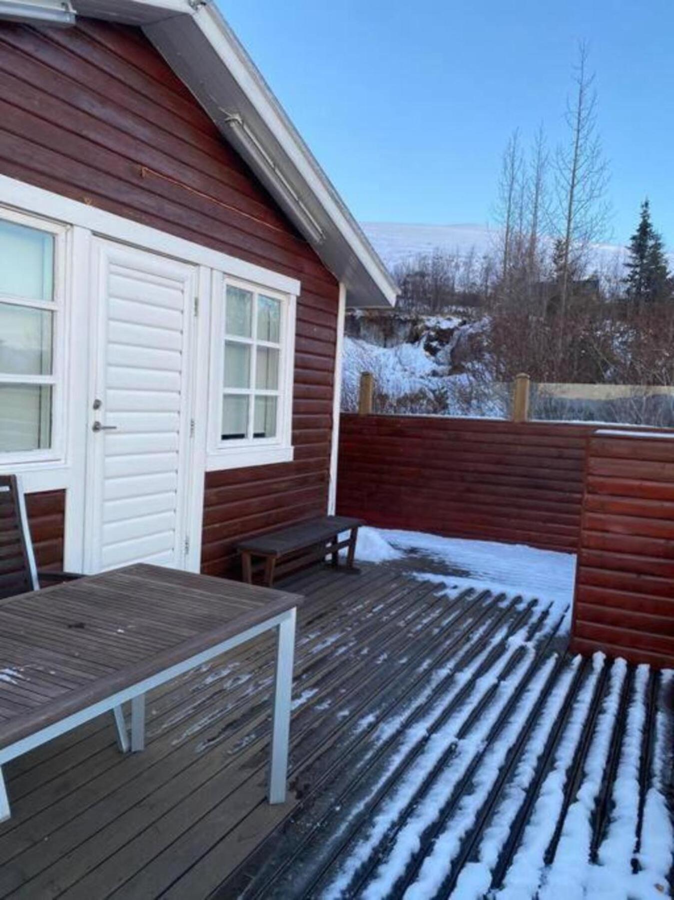 Cozy 2 Bedroom Cottage With Hot Tub Акурейри Экстерьер фото